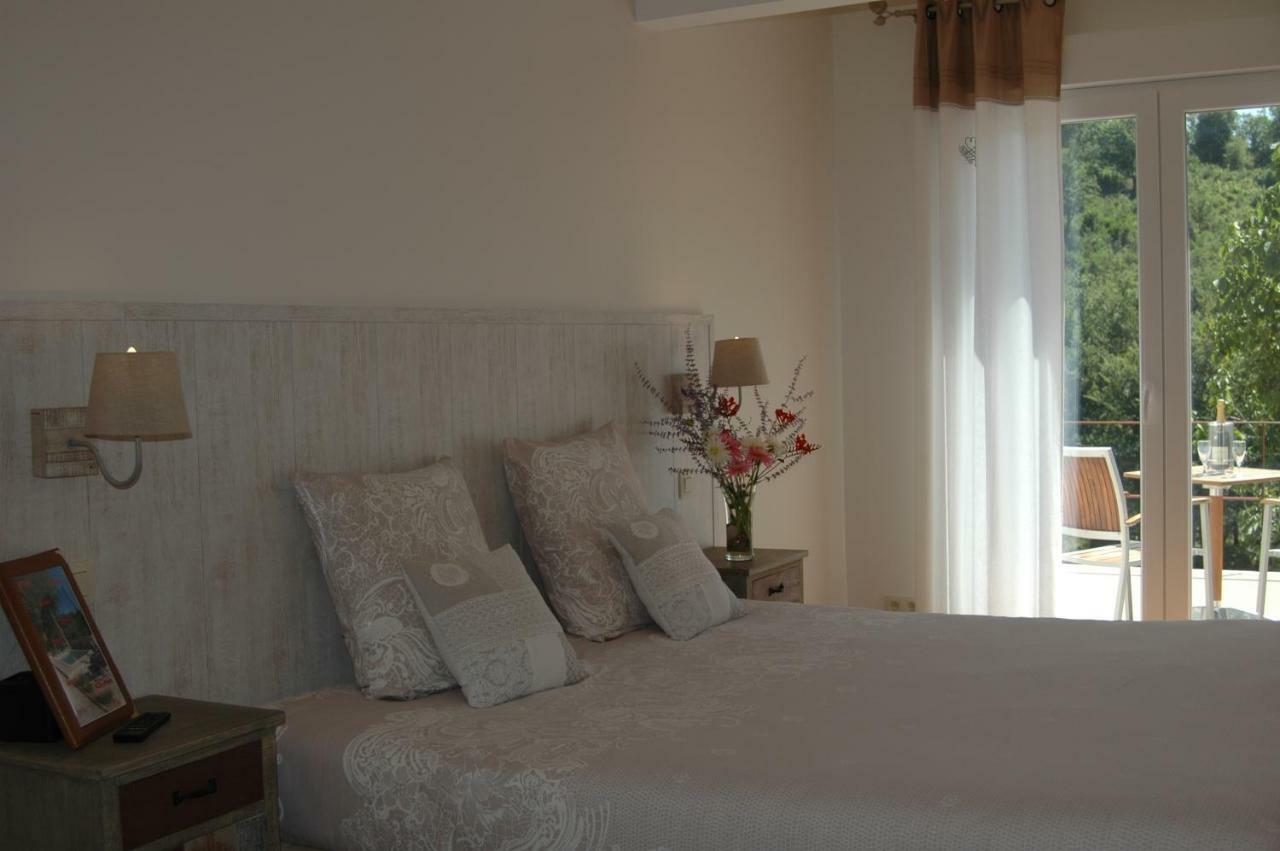 Les Jardins De Soulane B&B - Adults Only Belcastel-et-Buc Exterior photo